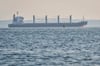 Das Schiff "Navi-Star" mit einer Getreide-Ladung verlässt den Hafen von Odessa.