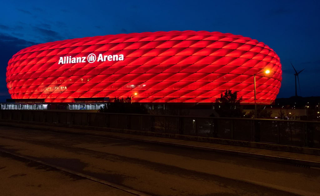 Die rote Außenbeleuchtung der Allianz Arena wird nur noch drei Stunden eingeschaltet.