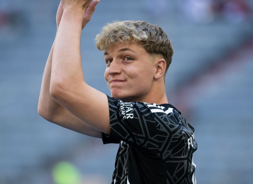 Torwarttalent Johannes Schenk hat bei den Bayern einen Profivertrag unterschrieben.