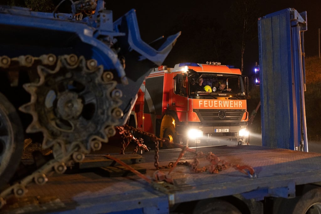 Löschpanzer im Einsatz.