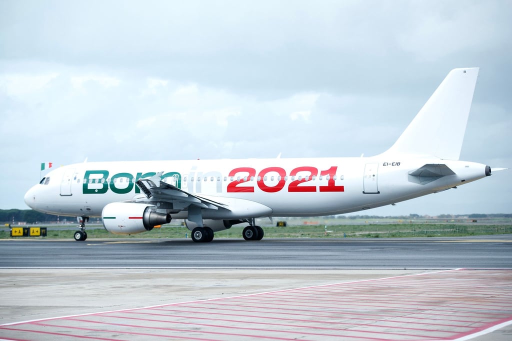 Ein Airbus A320 der italienischen Fluglinie Ita Airways auf dem Flughafen Fiumicino bei Rom.