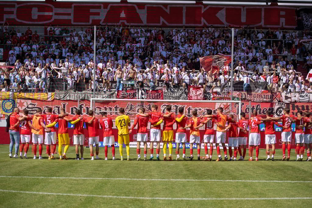 Der Hallesche FC trifft am Samstagnachmittag im Leuna-Chemie-Stadion in Halle auf die SG Dynamo Dresden.