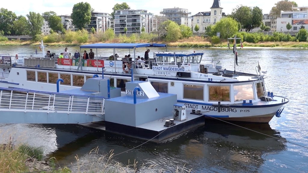 Shuttleschiffe zum Event „Riverside@Night“ udn die Weisse Flotte sind wieder in Magdeburg unterwegs.