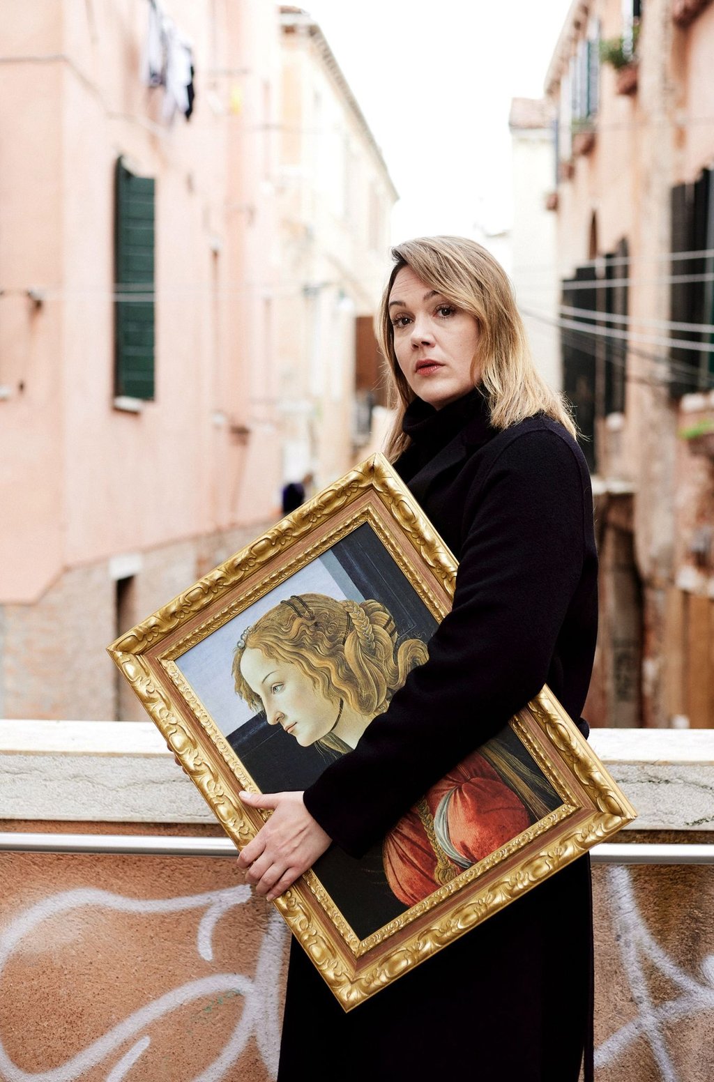 Anna (Alwara Höfels) und ihr Sohn geraten in Venedig in Lebensgefahr.