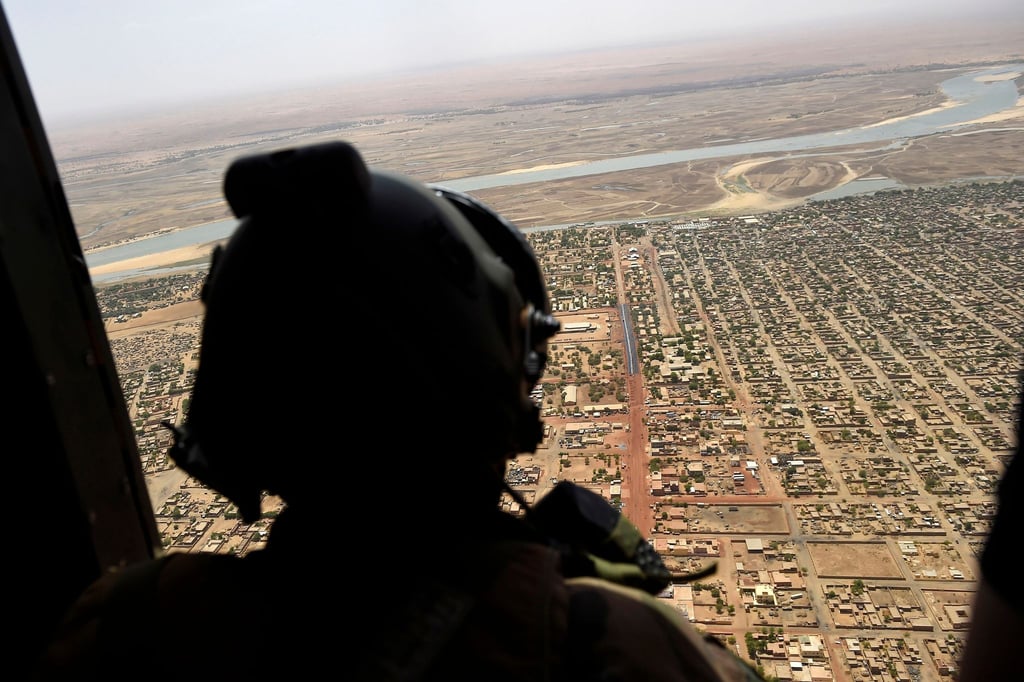 Blick aus einem französischen Militärhubschrauber auf die malische Stadt Gao.