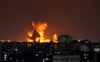Rauch steigt nach israelischen Luftangriffen in Gaza auf.