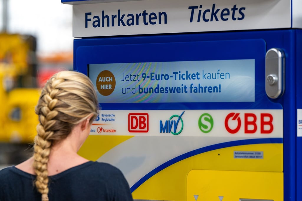 Das monatliche 9-Euro-Ticker gilt in Bussen und Bahnen des Nahverkehrs.