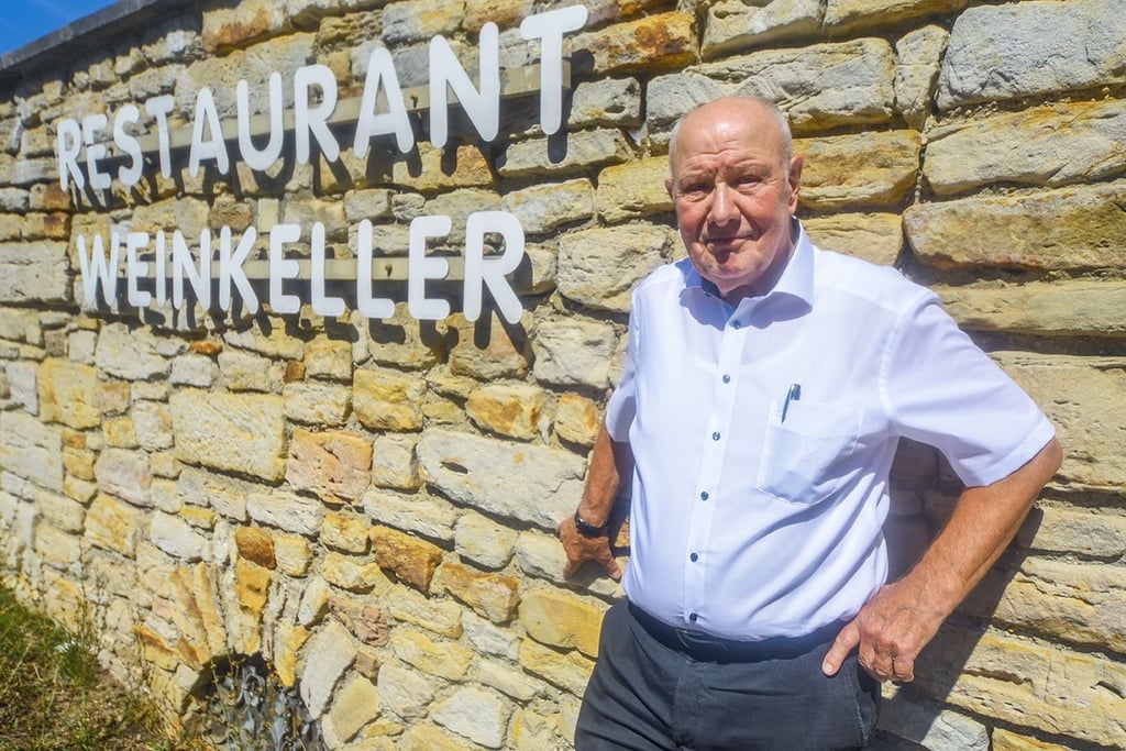 Hans-Joachim Pomian sorgt sich um die Zukunft seines Weinkellers.