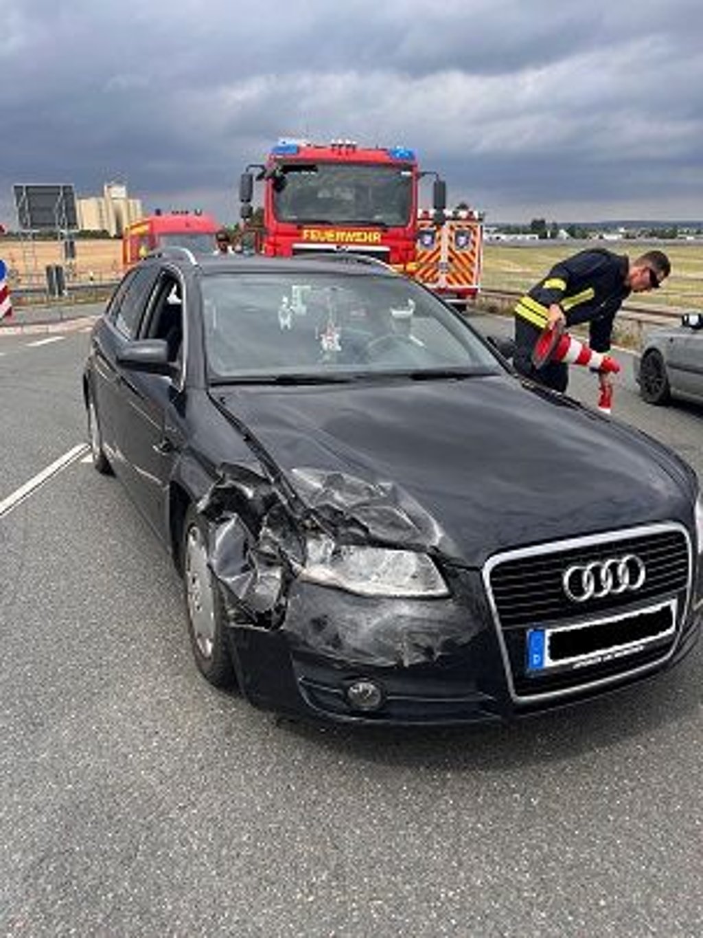 Bei dem Verkehrsunfall entstand ein Sachschaden von etwa 15.000 Euro.