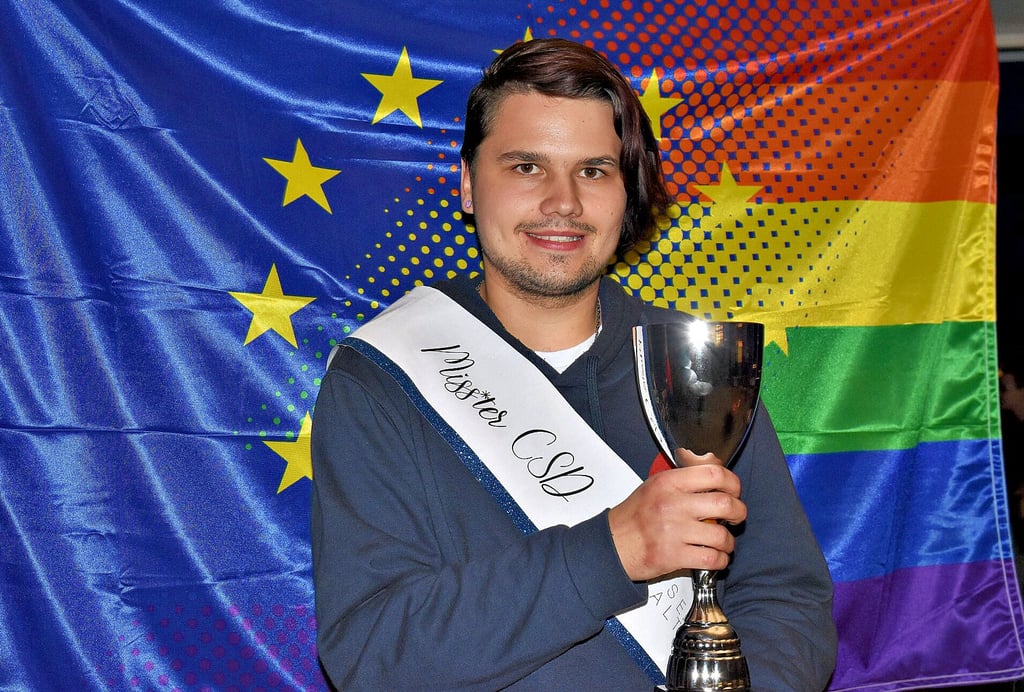 Ein Jahr lang trägt Benjamin Wöhl aus Magdeburg nun den Titel „Miss*ter CSD Sachsen-Anhalt“.