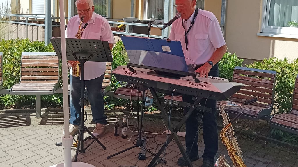 Das Duo Achim und Michael musizierte.
