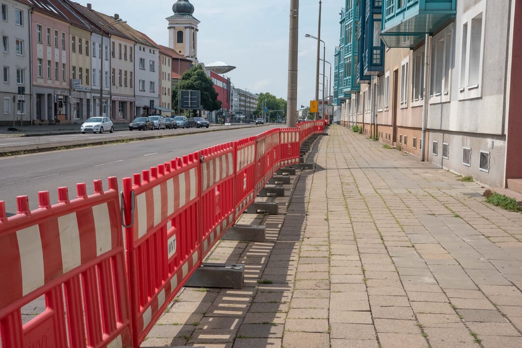 Am Wochenende war die Vorbereitungen für die Baustelle in Dessau schon unübersehbar.