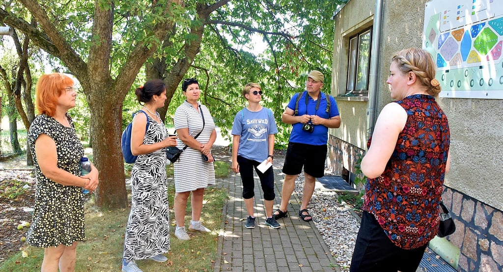 Die Gruppe aus Weißrussland war viel unterwegs, so auch in Ogkeln bei Kräuterfrau Martina Barth.