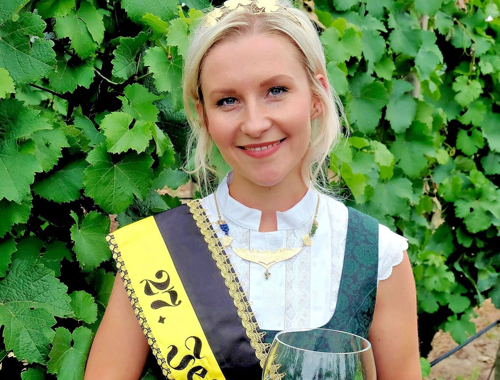 Die 27. Jessener Weinprinzessin Theresa Zwicker sollte von August 2019 an die Krone nur ein Jahr tragen, am Ende wurden es allerdings drei.