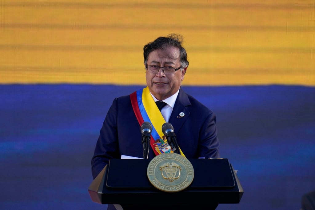 Präsident Gustavo Petro spricht nach seiner Vereidigung.