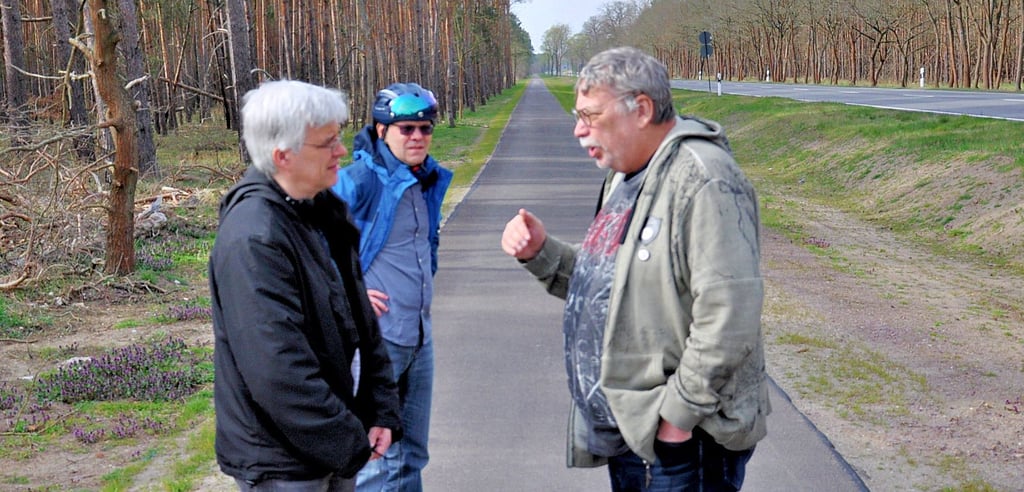 Die Grünen während eines Vor-Ort-Besuches in Parchen: (v.l.) Olaf Meister, Uwe Arnold und Lutz Nitz.
