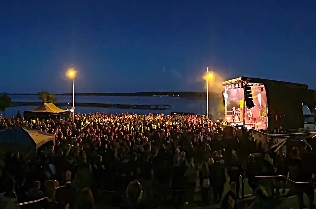 Goitzsche Front heizte den Fans am Samstagabend ordentlich ein. Rund 2.200 Fans standen vor der Bühne.