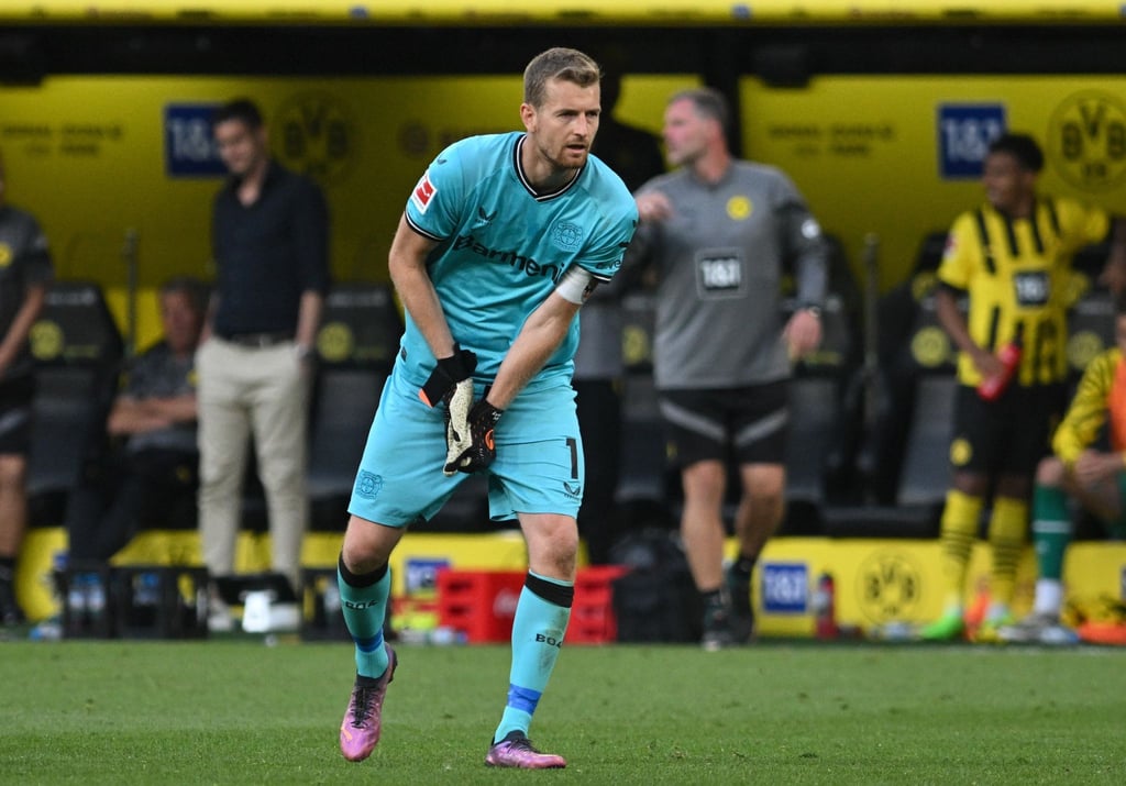 Hatte einen Ball knapp außerhalb des Strafraums mit der Hand gefangen: Lukas Hradecky.