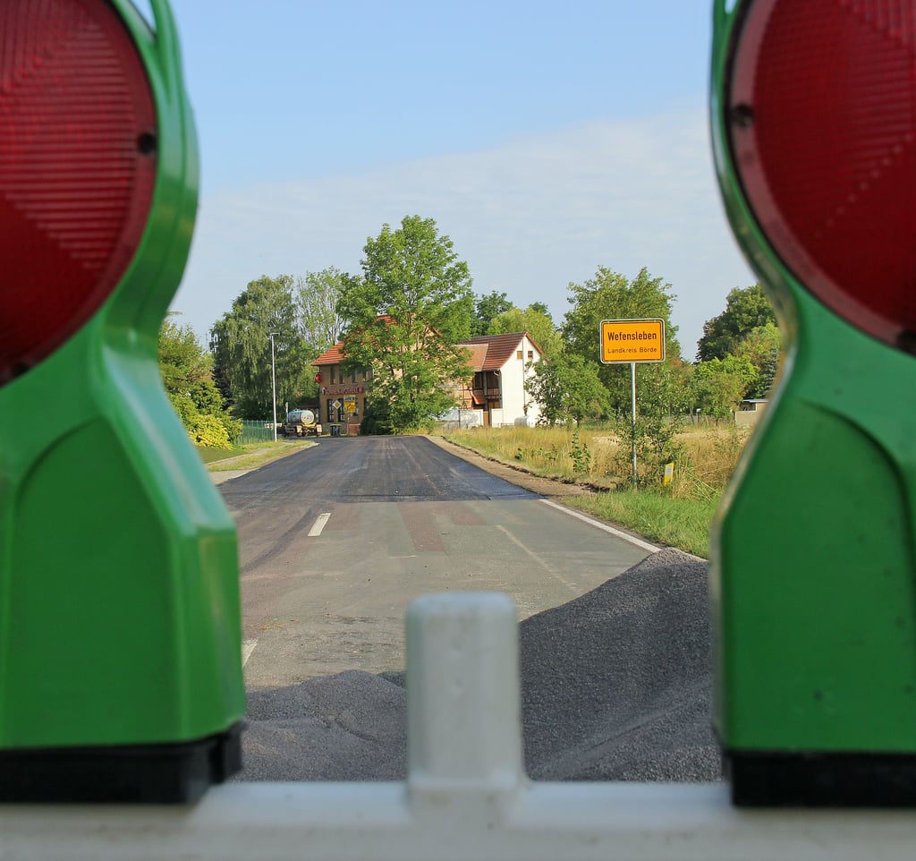 Am Dienstag ging aus Richtung Ummendorf nichts mehr. Mehr noch: Apotheke und Allermühlenweg waren aufgrund der Fräs- und Asphaltarbeiten abgeschnitten.