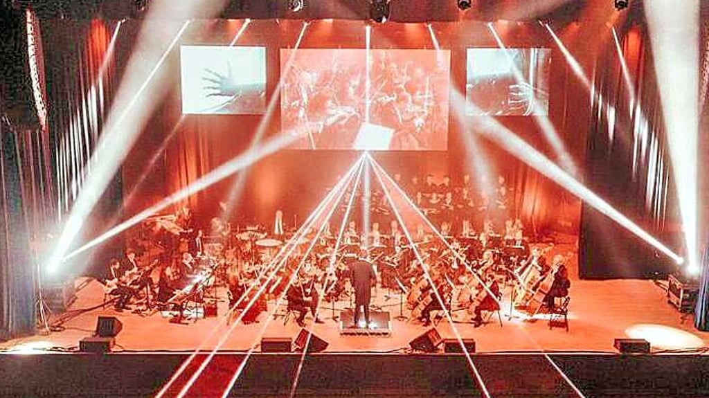 In der Show „The Magical Music of Harry Potter“ sorgen auch Lichteffekte dafür, dass die Besucher in die Geschichten um Harry Potter eintauchen können. Zu erleben ist die Show am 10.8.2022 in Magdeburg.
