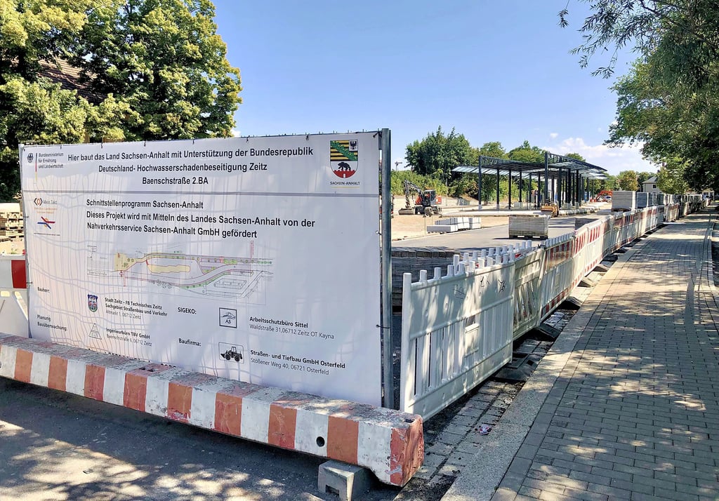 Nicht, wie geplant bis Mitte Oktober, sondern voraussichtich bis November soll am neuen Busbahnhof in Zeitz gebaut werden.