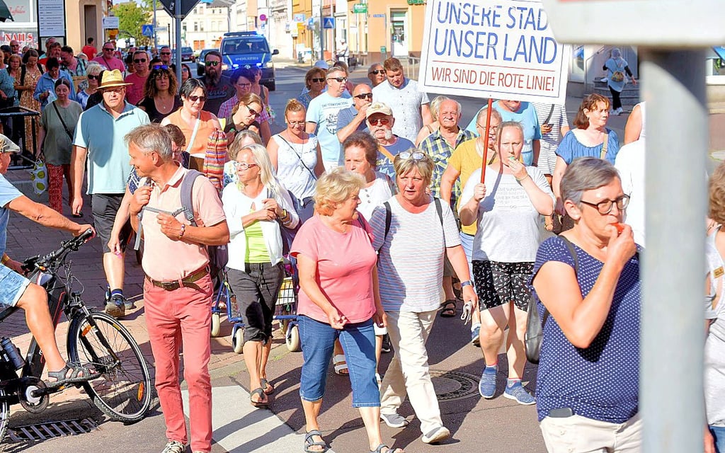Laut Ordnungsamt gingen in Köthen am Montag rund 150 Menschen auf der Straße.