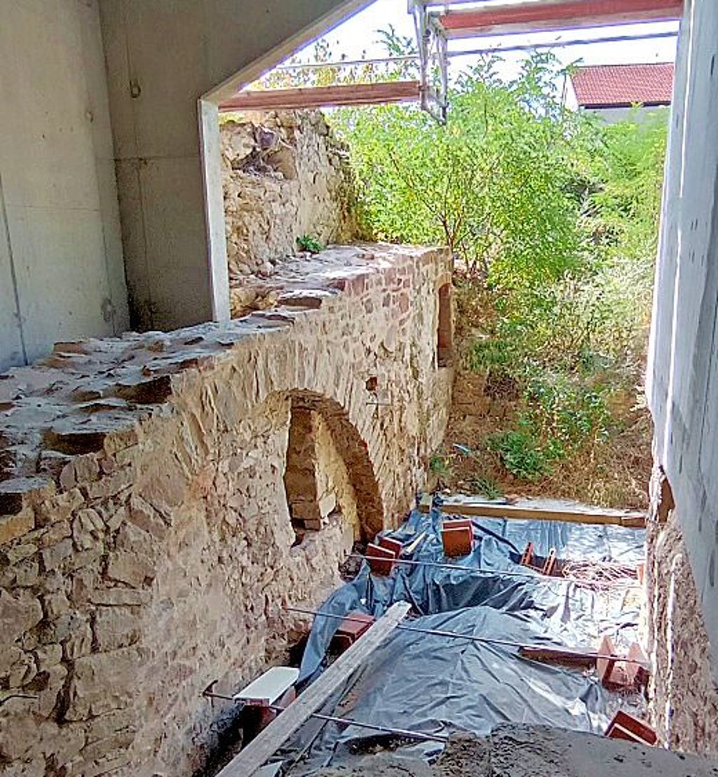 Blick auf die historischen Stadtmauern.