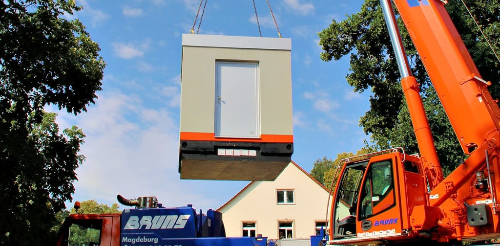 Der Point of Presence steht seit Dienstag auf der Wiese hinter der Elbe-Ohre-Halle, in unmittelbarer Nähe zur Verwaltung der Verbandsgemeinde Elbe-Heide.