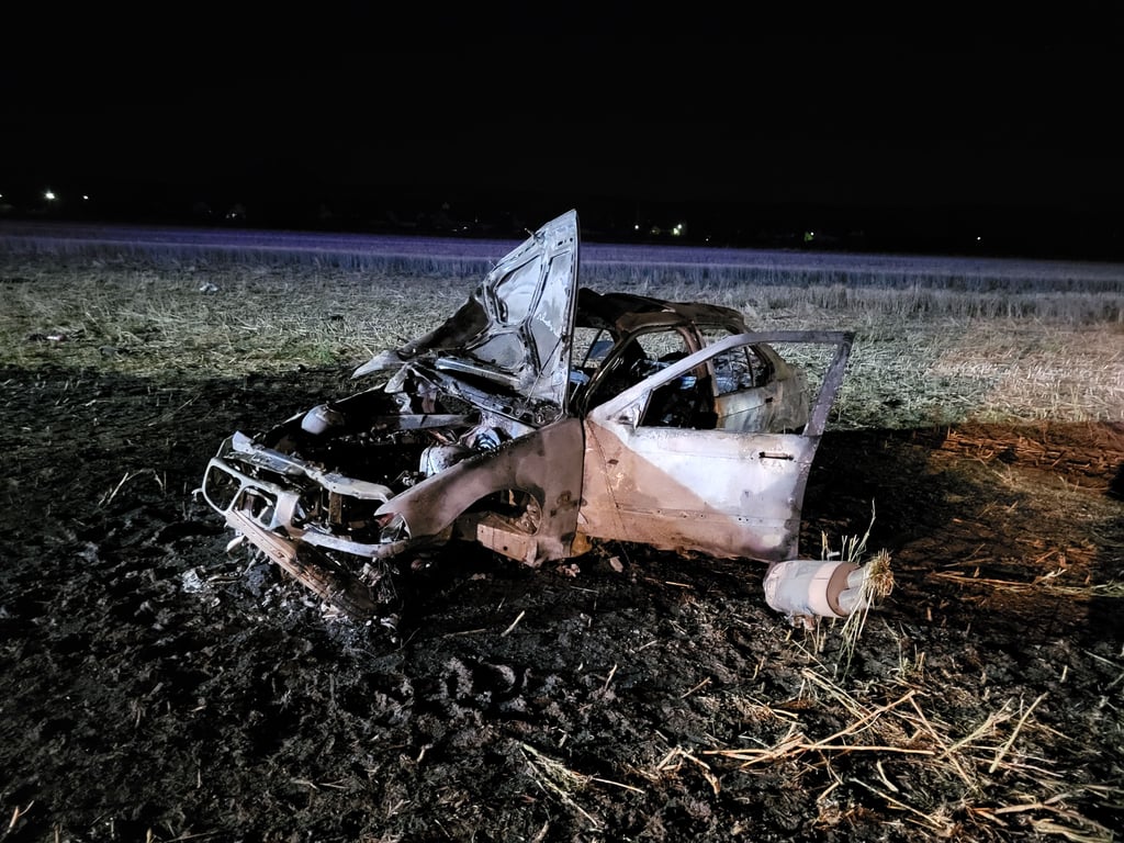 Ausgebranntes Fahrzeug nach Unfall auf B86 Sangerhausen