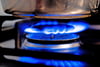 Gasflamme auf einem Küchenherd: Bis zu 1000 Euro könnte die ab 1. Oktober greifende Gasumlage einen vierköpfigen Haushalt im Jahr kosten.