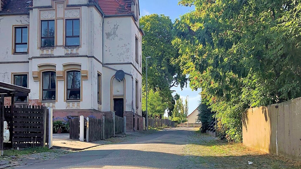 Dieser Teil der Schlossstraße in Kleineichstädt gehört bei der geplanten Sanierungsmaßnahme zum ersten Bauabschnitt, mit dem im nächsten Jahr begonnen werden soll.
