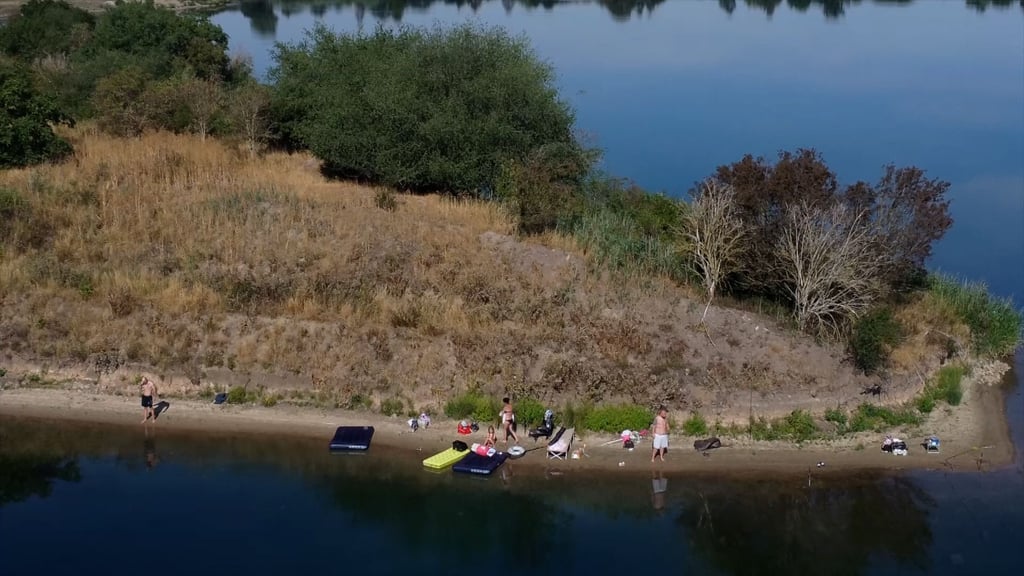 Der Adamsee bei Barleben nutzen Magdeburger als Erfrischung. Jedoch ist die ehemalige Sandgrube noch nicht für die Allgemeinheit freigegeben.