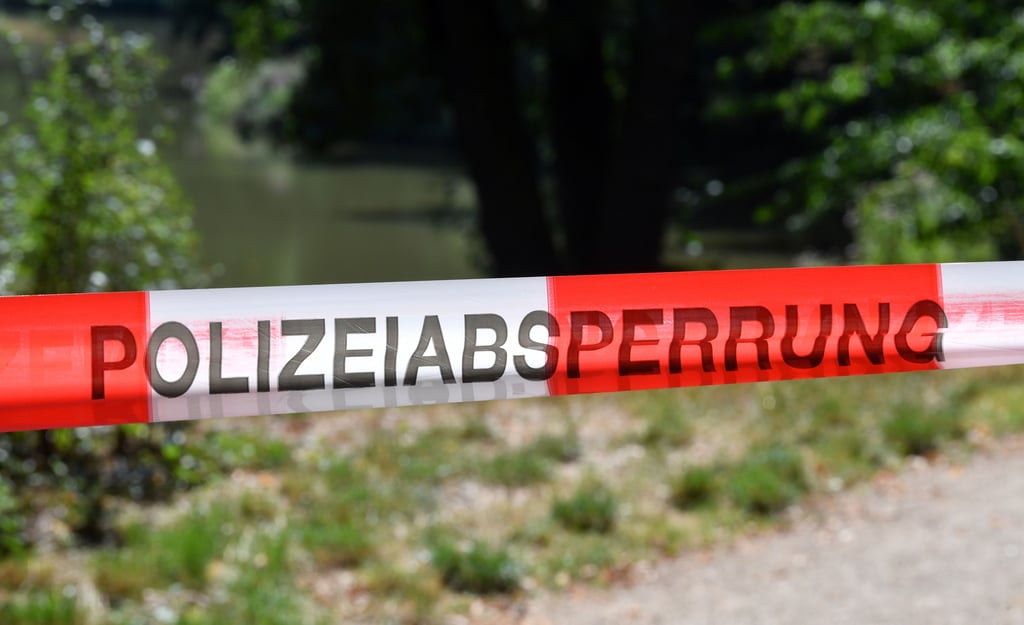 Im Landkreis Freising in Oberbayern ist am Dienstagabend die Leiche eines Mannes gefunden worden.