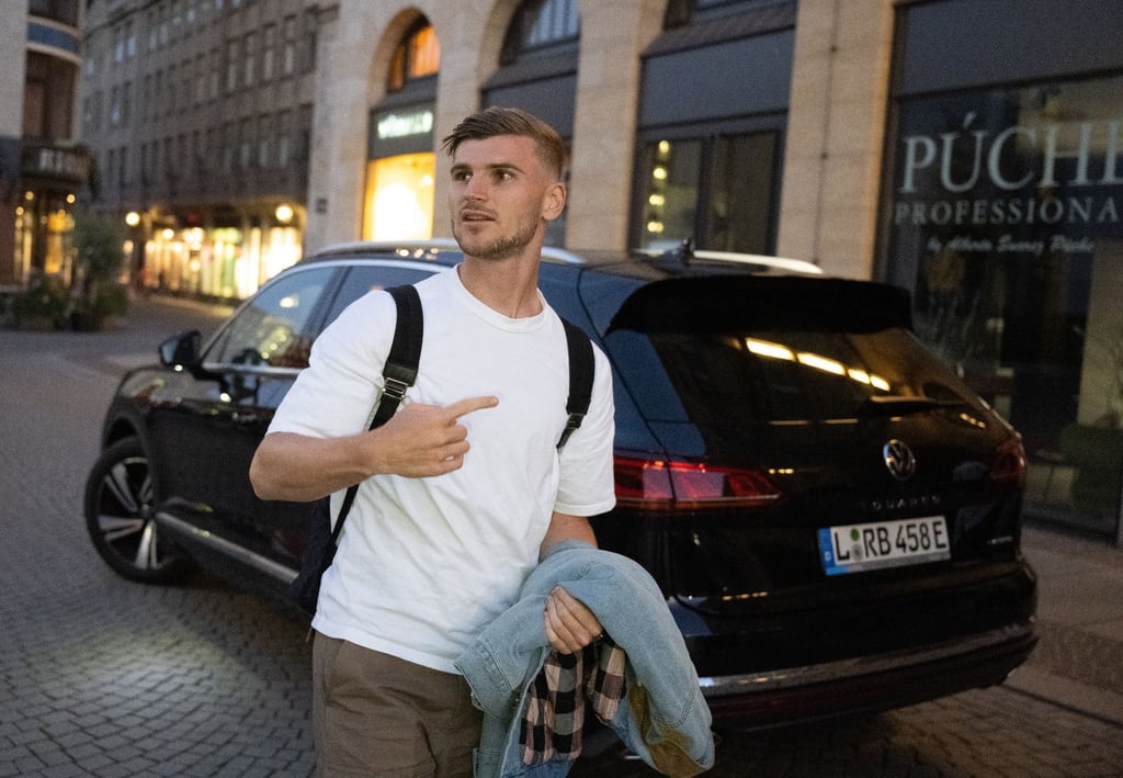 Fußball-Nationalspieler Timo Werner kommt am Steigenberger Hotel in Leipzig an.
