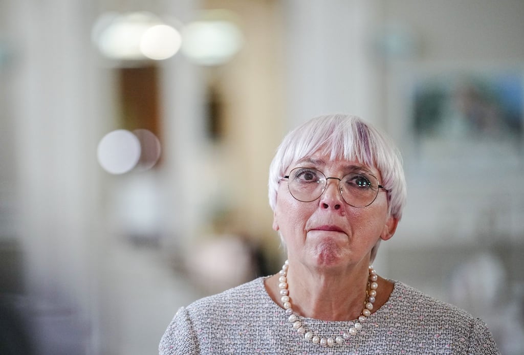 Claudia Roth spricht im Zusammenhang mit den Antisemitismus-Vorwürfen rund um die documenta von einer „Kette der Verantwortungslosigkeit, wo am Ende keiner verantwortlich gewesen sein will“.