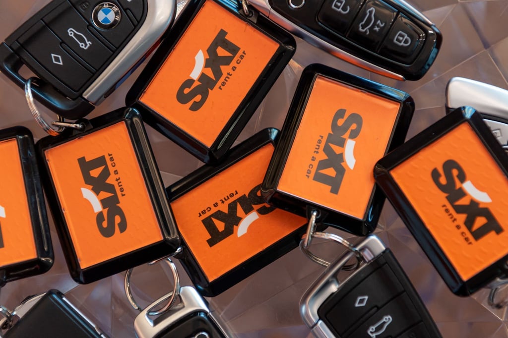 Obwohl die Autobauer mit Lieferengpässen kämpfen und das Fahrzeugangebot knapp ist, konnte Sixt seine Flotte deutlich aufstocken.