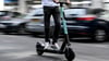 In vielen Städten Deutschlands bereits zu sehen, Elektro-Roller, die zum Verleih angeboten werden.
