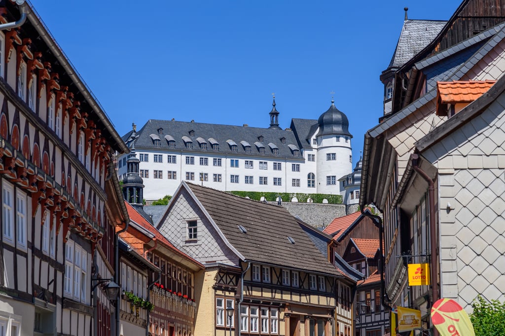 Der Harz, hier Stolberg, ist ein beliebter Touristenmagnet in Sachsen-Anhalt. Die Tourismusbranche freut sich in diesem Sommer über steigende Buchungszahlen.