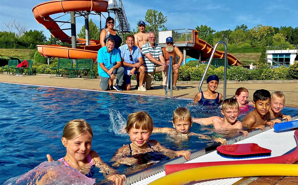 Der Lions Club Bernburg unterstützte auch in diesem Jahr das Schwimmcamp des Horts der Franz-Mehring-Grundschule Bernburg.