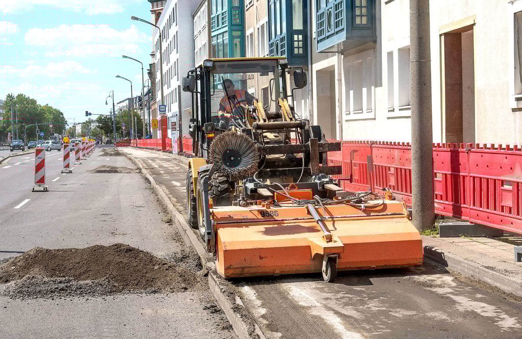 Die Erneuerung des Radweges Askanische Straße in Dessau hat begonnen.