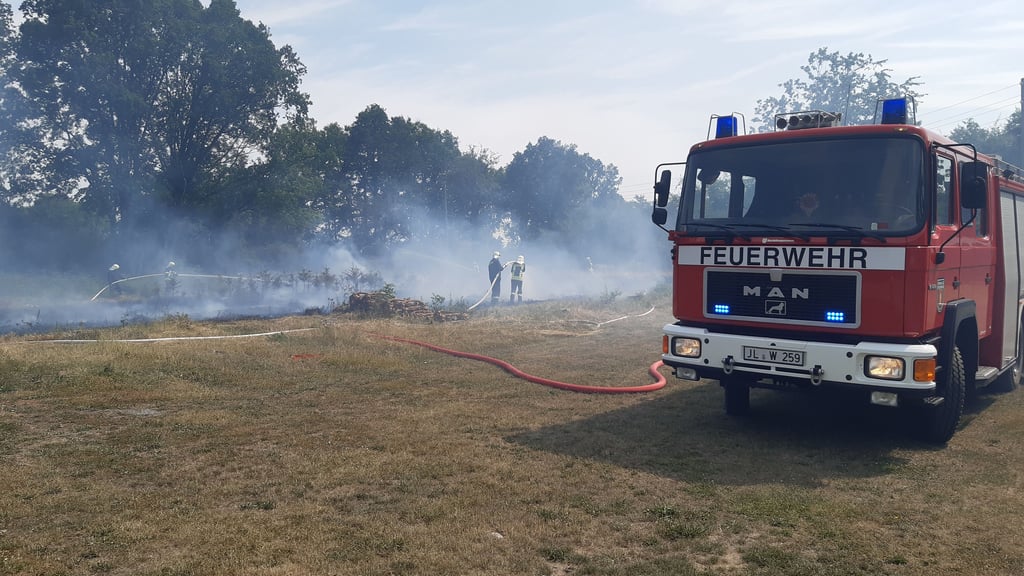 Die Feuerwehr Genthin ist in diesem massiv gefordert.