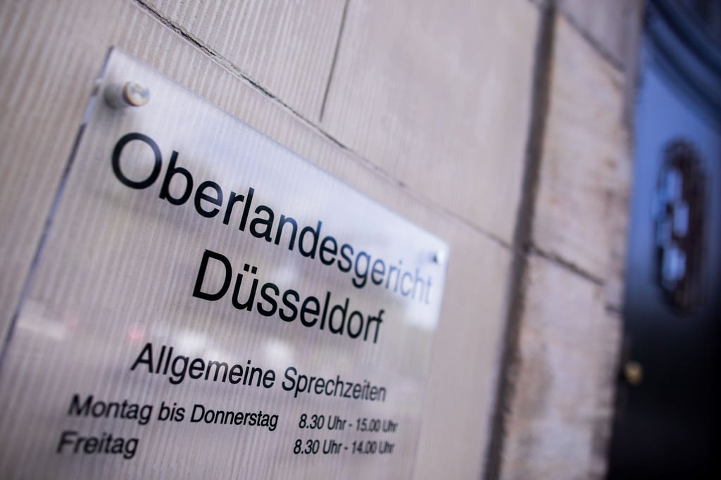 Blick auf den Eingang zum Oberlandesgericht.