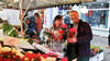 Blumen-Rudi, alias Rudolf Hoffmeister, ist ein Urgestein des Wochenmarktes. Er gehört seit Anfang 1990 dazu.