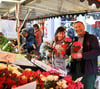 Blumen-Rudi, alias Rudolf Hoffmeister, ist ein Urgestein des Wochenmarktes. Er gehört seit Anfang 1990 dazu.