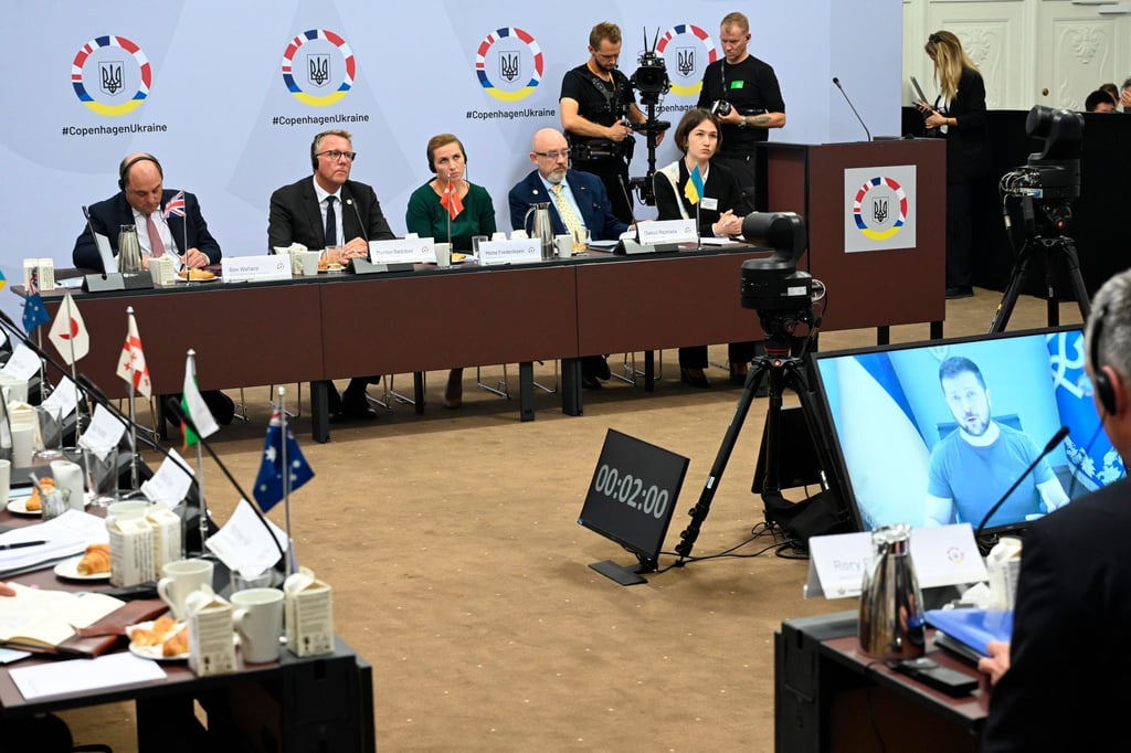 Wolodymyr Selenskyj, Präsident der Ukraine, spricht per Videolink auf einer Geberkonferenz für die Ukraine.