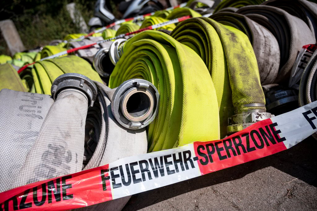 Gleich zwei größere Brände forderte die Feuerwehren im Unstruttal. Nach einem Scheunenbrand in Kirchscheidungen ermittelt die Polizei wegen Brandstiftung.