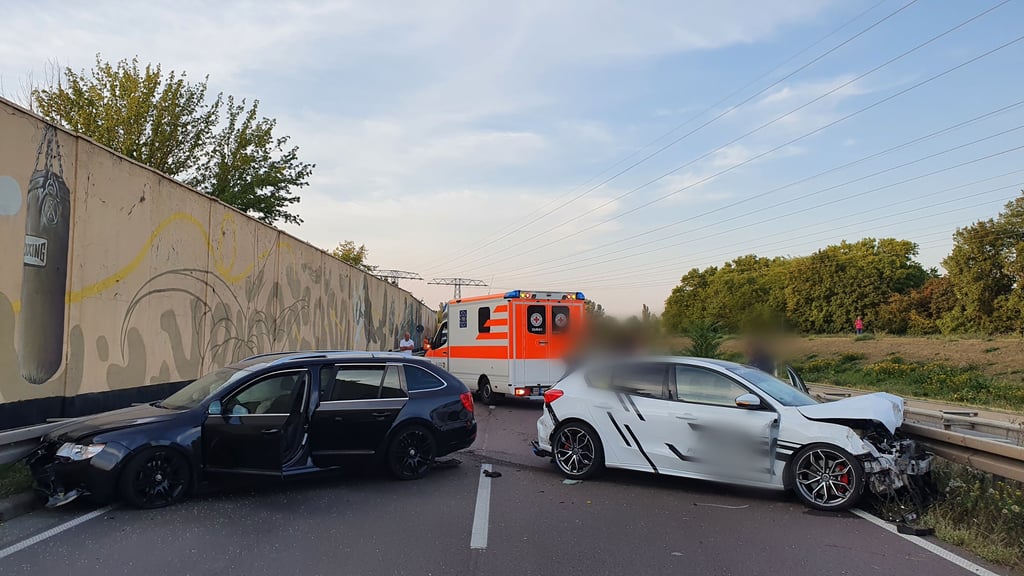 Die B80 in Richtung Eisleben musste wegen eines Unfalls gesperrt werden.