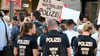 Zwei Tage nach den tödlichen Schüssen der Polizei auf einen 16-Jährigen protestierten in Dortmund mehrere hundert Menschen.