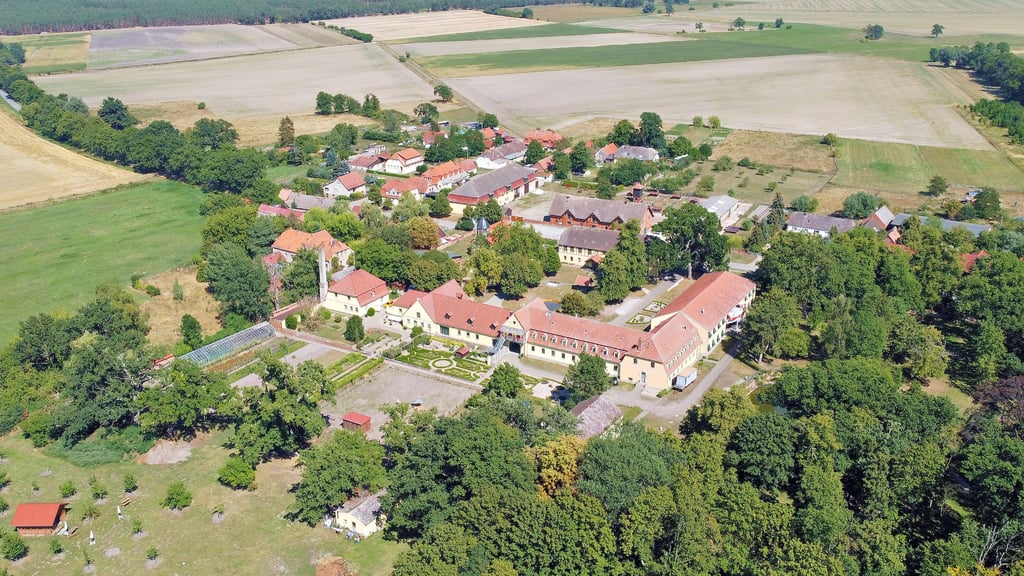 Priemern ist der Hauptsitz des Sozialtherapeutischen Zentrums. In 25 Jahren hat die gemeinnützige Gesellschaft dem ehemaligen Rittergut samt Park wieder Stück für Stück zu altem Glanz verholfen.