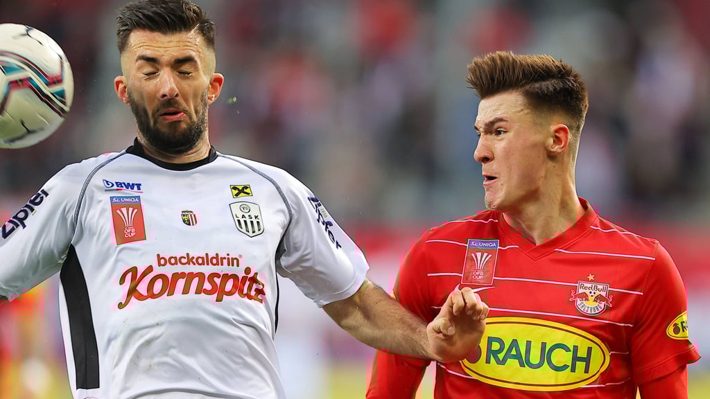 Benjamin Sesko (r.) im Zweikampf.